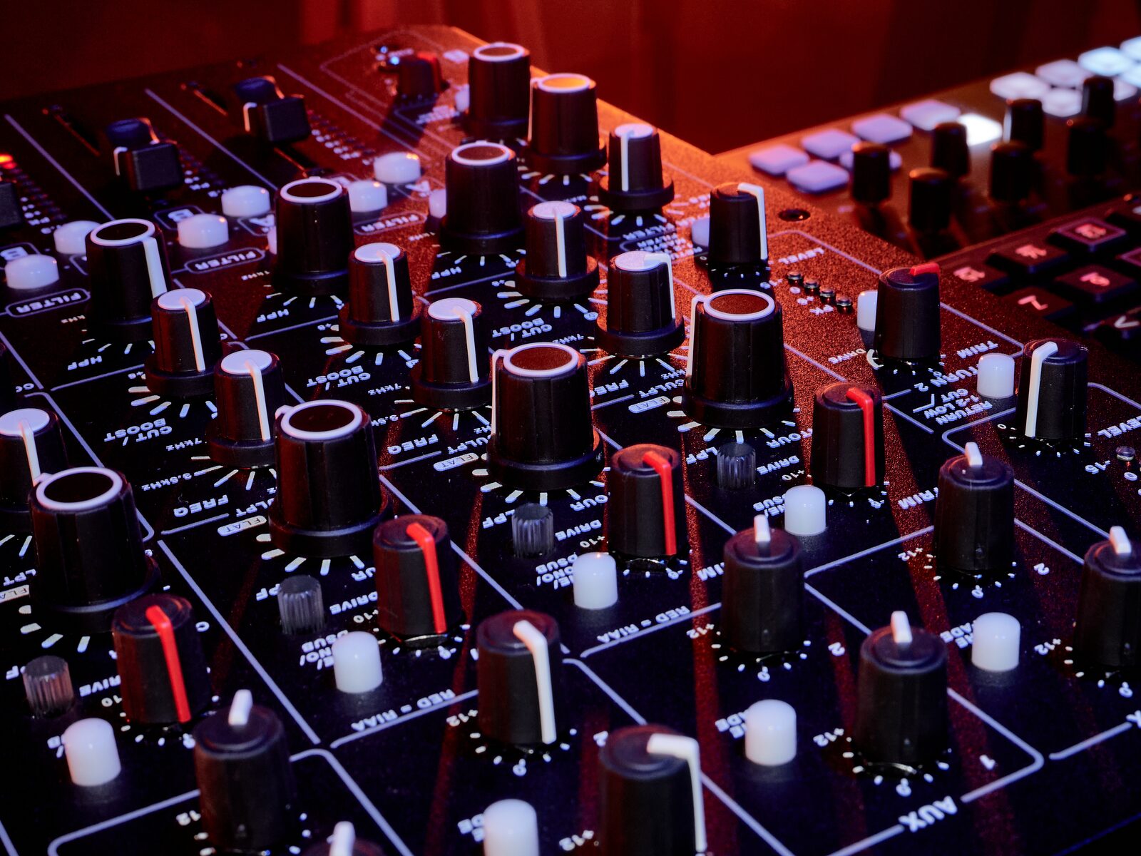 HEARO performing live on hardware synthesizers