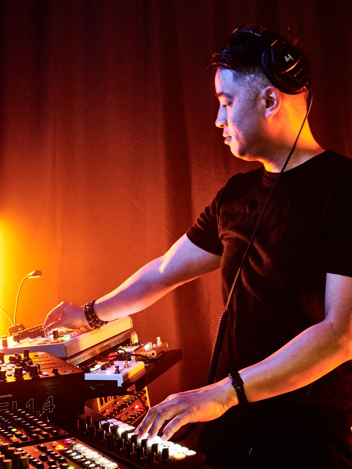 HEARO performing live on hardware synthesizers