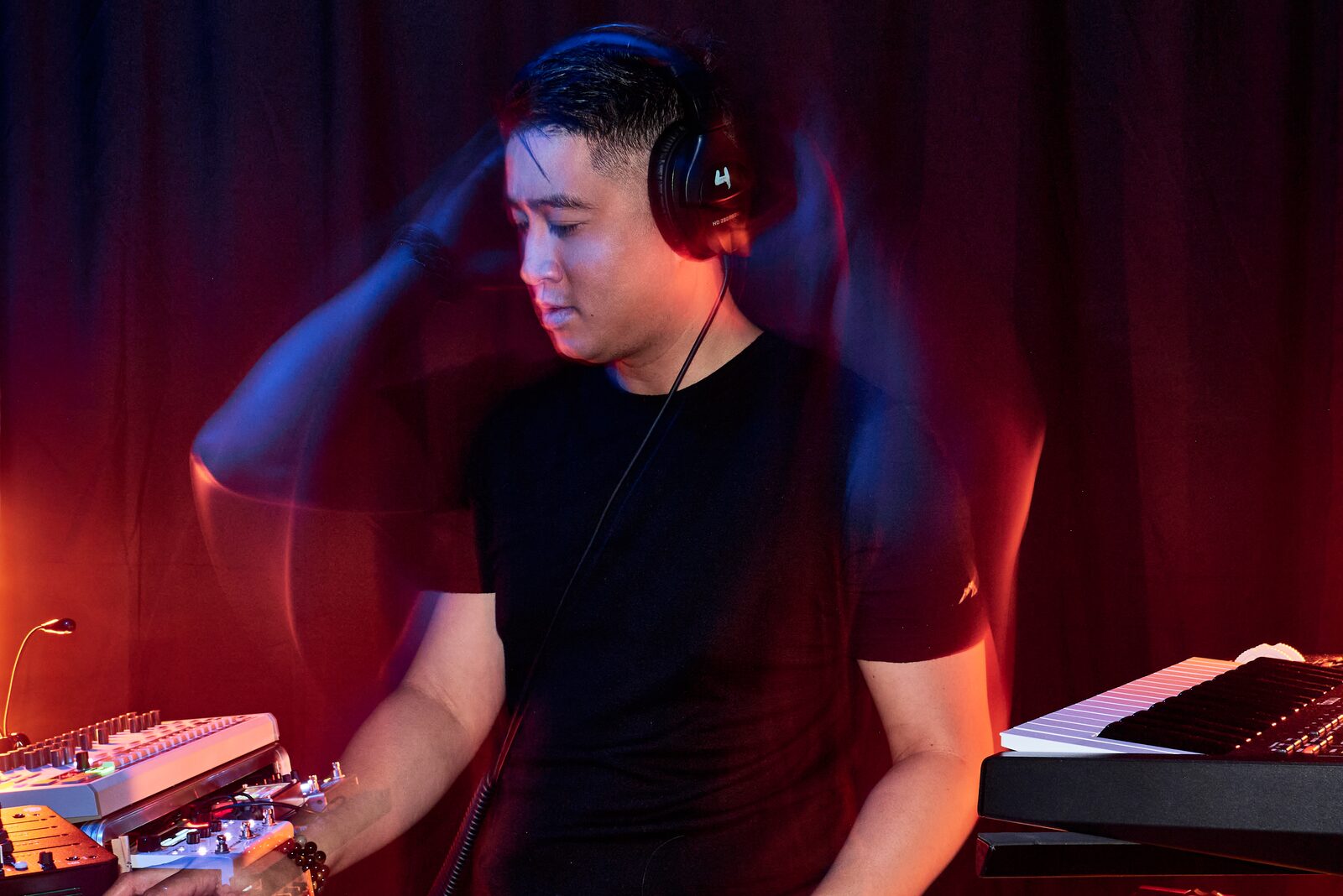 HEARO performing live on hardware synthesizers