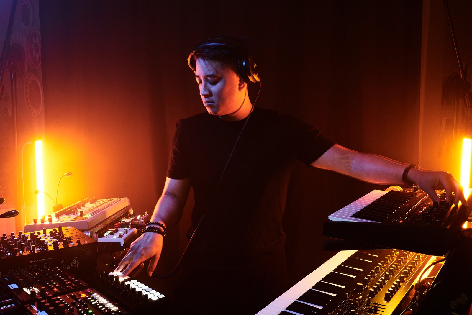HEARO performing live on hardware synthesizers